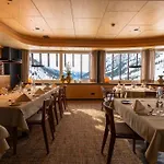 Wohlfuehlhotel Hubertushof Am Arlberg - Ski-in & Ski-out - Sky Pool ホテル 4*