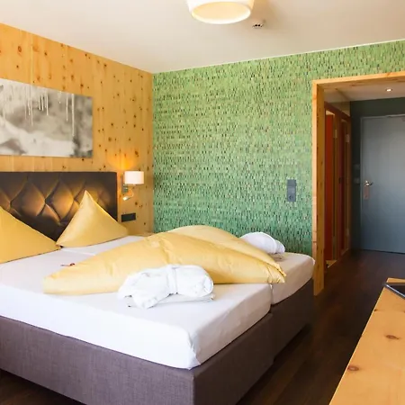 Szálloda Wohlfuehlhotel Hubertushof Stuben am Arlberg