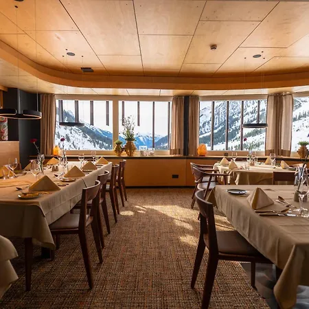 Wohlfuehlhotel Hubertushof Am Arlberg - Ski-in & Ski-out - Sky Pool Hotel 4*