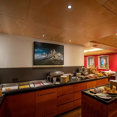 Wohlfuehlhotel Hubertushof Am Arlberg - Ski-in & Ski-out - Sky Pool Hotel Stuben am Arlberg