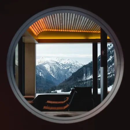 Wohlfuehlhotel Hubertushof Am Arlberg - Ski-in & Ski-out - Sky Pool 4*