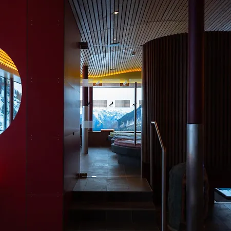 Wohlfuehlhotel Hubertushof Am Arlberg - Ski-in & Ski-out - Sky Pool