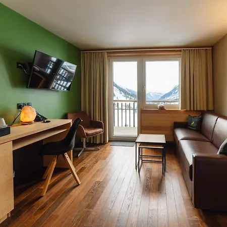 Wohlfuehlhotel Hubertushof Am Arlberg - Ski-in & Ski-out - Sky Pool Stuben am Arlberg