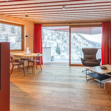 Wohlfuehlhotel Hubertushof Am Arlberg - Ski-in & Ski-out - Sky Pool 4*
