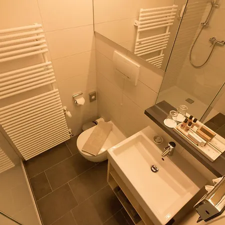 Hotel Wohlfuehlhotel Hubertushof Am Arlberg - Ski-in & Ski-out - Sky Pool