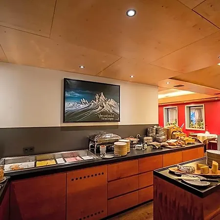 Hotel Wohlfuehlhotel Hubertushof Am Arlberg - Ski-in & Ski-out - Sky Pool