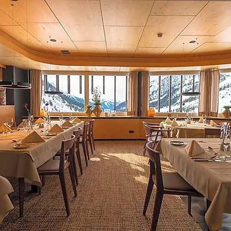 Wohlfuehlhotel Hubertushof Am Arlberg - Ski-in & Ski-out - Sky Pool Stuben am Arlberg
