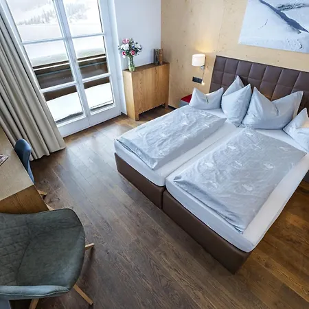 Wohlfuehlhotel Hubertushof Am Arlberg - Ski-in & Ski-out - Sky Pool Stuben am Arlberg