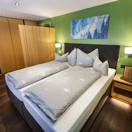 Wohlfuehlhotel Hubertushof Am Arlberg - Ski-in & Ski-out - Sky Pool Hotel 4*