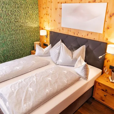 Wohlfuehlhotel Hubertushof Am Arlberg - Ski-in & Ski-out - Sky Pool Hotel Stuben am Arlberg