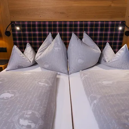 Wohlfuehlhotel Hubertushof Am Arlberg - Ski-in & Ski-out - Sky Pool Hotel 4*