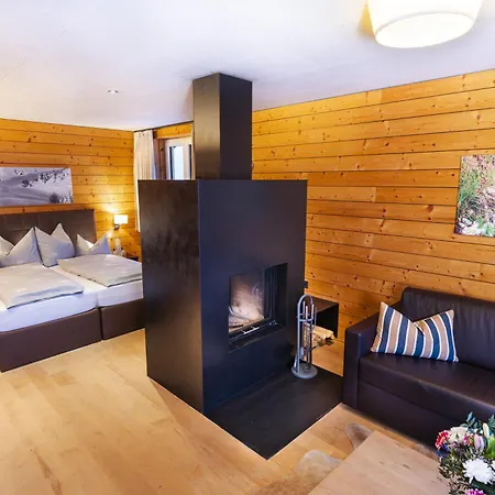 Hotel Wohlfuehlhotel Hubertushof Am Arlberg - Ski-in & Ski-out - Sky Pool Stuben am Arlberg