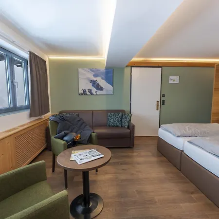 Hotel Wohlfuehlhotel Hubertushof Am Arlberg - Ski-in & Ski-out - Sky Pool 4*