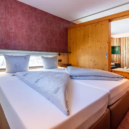 Wohlfuehlhotel Hubertushof Am Arlberg - Ski-in & Ski-out - Sky Pool 4*