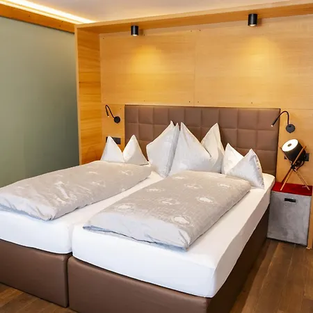 Wohlfuehlhotel Hubertushof Am Arlberg - Ski-in & Ski-out - Sky Pool 4* Stuben am Arlberg