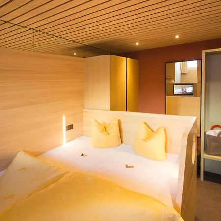 Wohlfuehlhotel Hubertushof Am Arlberg - Ski-in & Ski-out - Sky Pool Hotel Stuben am Arlberg