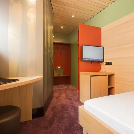 Hotel Wohlfuehlhotel Hubertushof Am Arlberg - Ski-in & Ski-out - Sky Pool