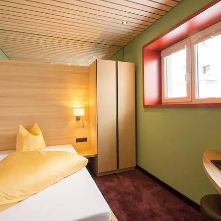 Wohlfuehlhotel Hubertushof Am Arlberg - Ski-in & Ski-out - Sky Pool Hotel 4*