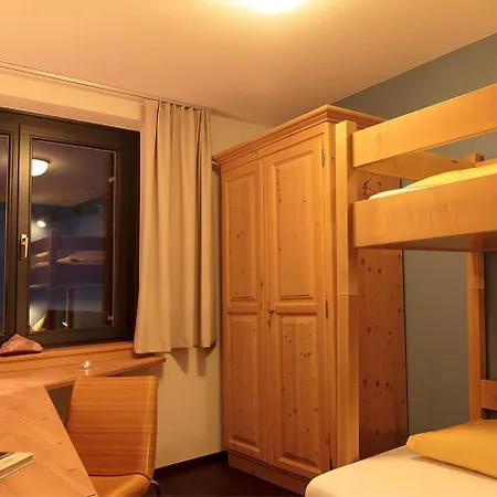 Hotel Wohlfuehlhotel Hubertushof Am Arlberg - Ski-in & Ski-out - Sky Pool 4*